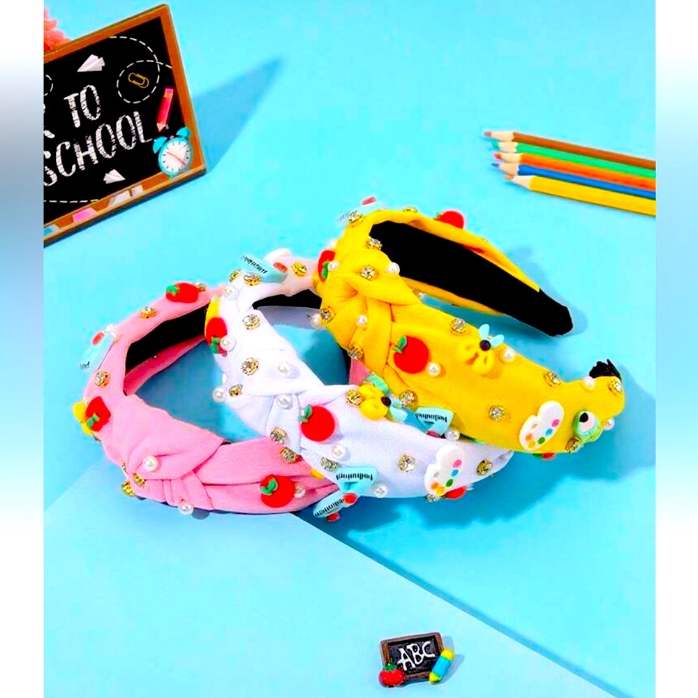 🍎🎨✂️✏️ WHITE “SCHOOL DAYS” GIRLS HEADBAND WITH FUN SCHOOL DECORATIONS❗️ - Picture 3 of 5